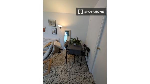 Piso de 3 dormitorios en alquiler en Feria, Sevilla