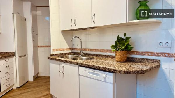Apartamento de 3 dormitorios en alquiler en Los Remedios, Sevilla