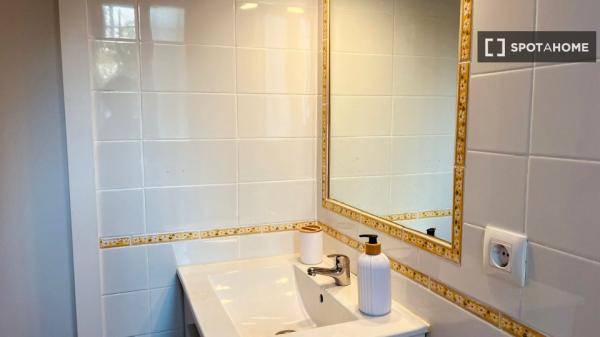 Apartamento de 3 dormitorios en alquiler en Los Remedios, Sevilla