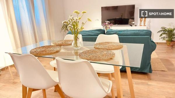 Apartamento de 3 dormitorios en alquiler en Los Remedios, Sevilla