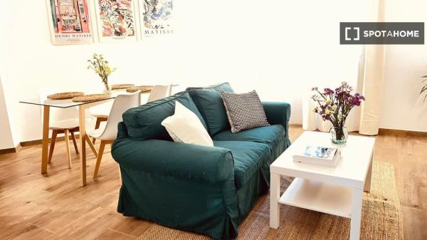 Apartamento de 3 dormitorios en alquiler en Los Remedios, Sevilla