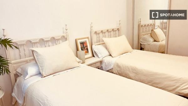 Apartamento de 3 dormitorios en alquiler en Los Remedios, Sevilla