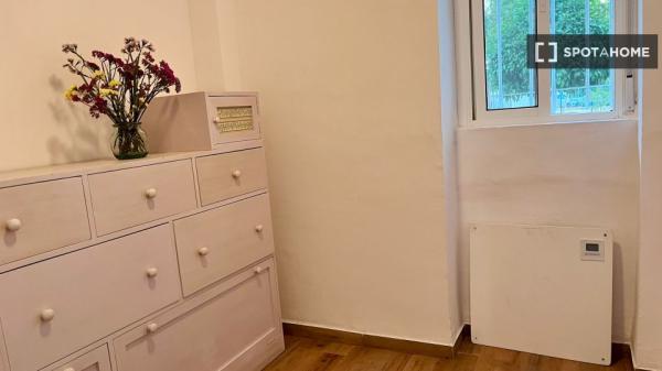 Apartamento de 3 dormitorios en alquiler en Los Remedios, Sevilla