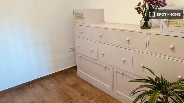 Apartamento de 3 dormitorios en alquiler en Los Remedios, Sevilla