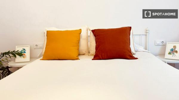 Apartamento de 3 dormitorios en alquiler en Los Remedios, Sevilla