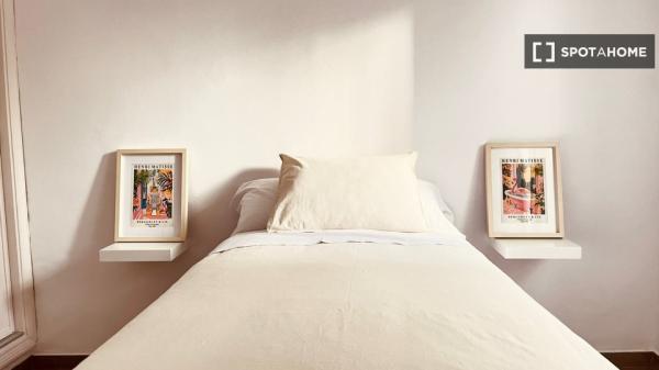 Apartamento de 3 dormitorios en alquiler en Los Remedios, Sevilla