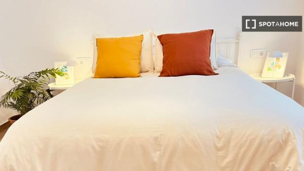 Apartamento de 3 dormitorios en alquiler en Los Remedios, Sevilla