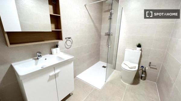 Piso de 6 habitaciones en alquiler en Benimaclet, Valencia