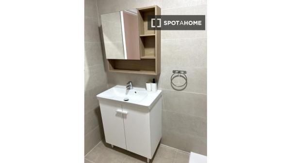 Piso de 6 habitaciones en alquiler en Benimaclet, Valencia