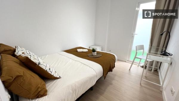 Piso de 6 habitaciones en alquiler en Benimaclet, Valencia