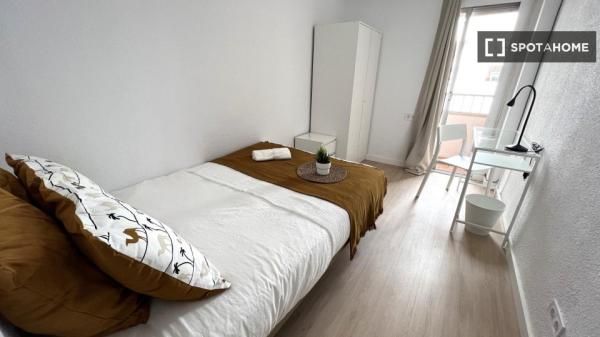 Piso de 6 habitaciones en alquiler en Benimaclet, Valencia