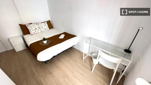 Piso de 6 habitaciones en alquiler en Benimaclet, Valencia
