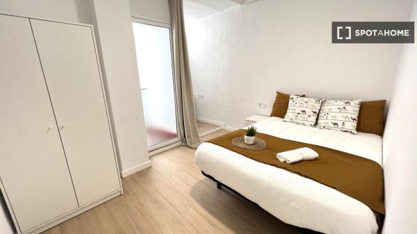 Piso de 6 habitaciones en alquiler en Benimaclet, Valencia