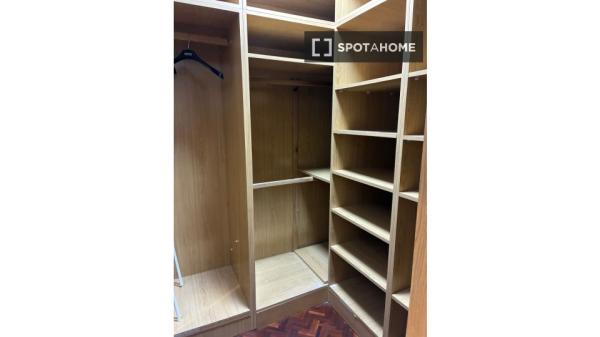 Zimmer in Wohngemeinschaft in Bilbao