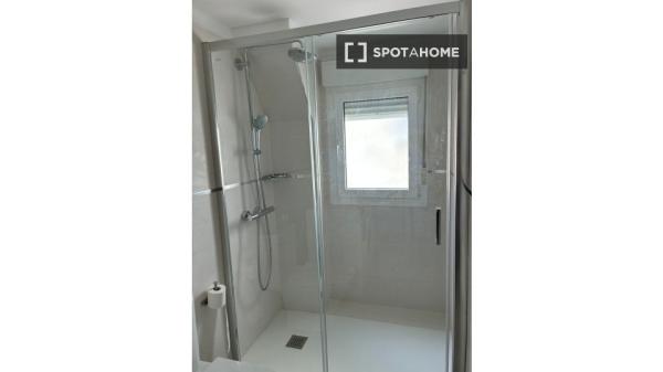 Room in shared apartment in Bilbao