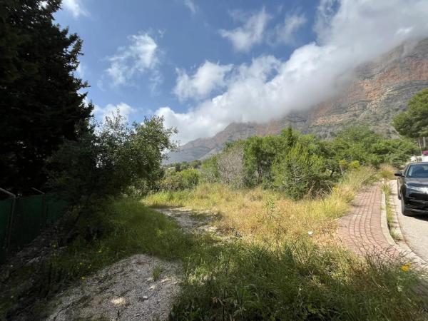 Terreno en calle del Cabeço