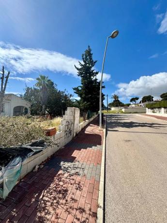 Terreno en calle Ucrania, 34