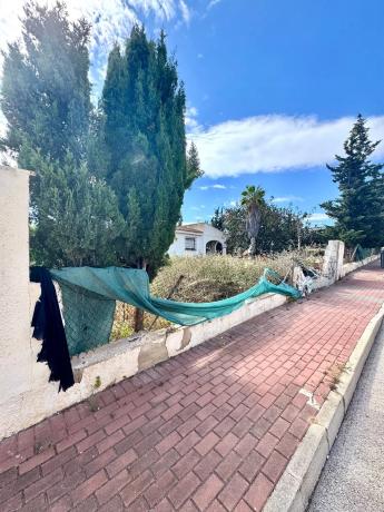 Terreno en calle Ucrania, 34