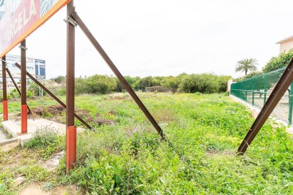 Terreno en calle Raúl Ferrnandez Giménez, 45 a
