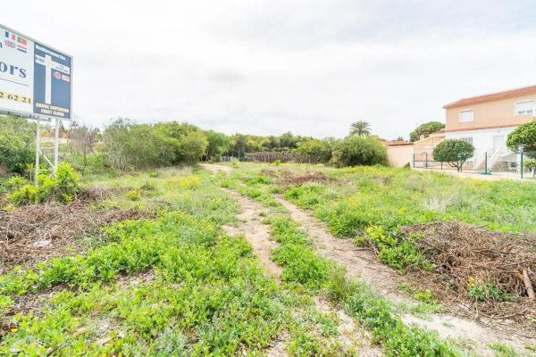 Terreno en calle Raúl Ferrnandez Giménez, 45 a