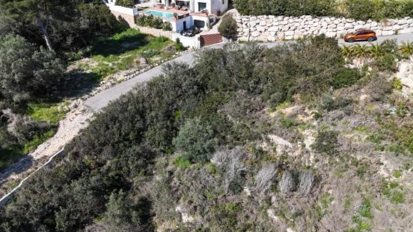 Terreno en calle Begonias, 22