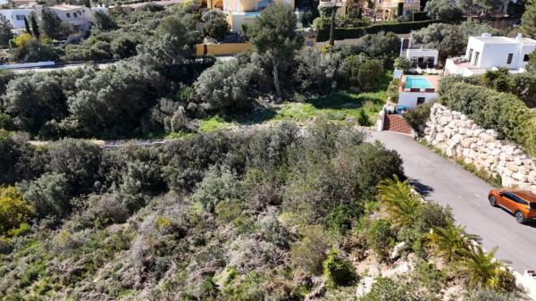 Terreno en calle Begonias, 22