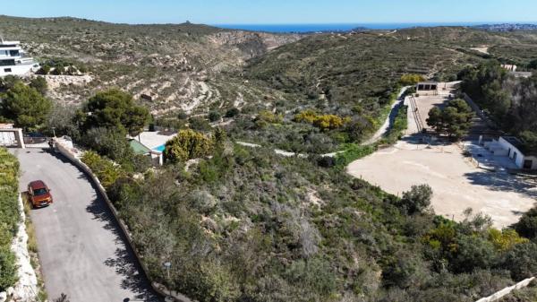 Terreno en calle Begonias, 22