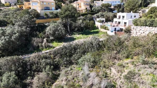 Terreno en calle Begonias, 22