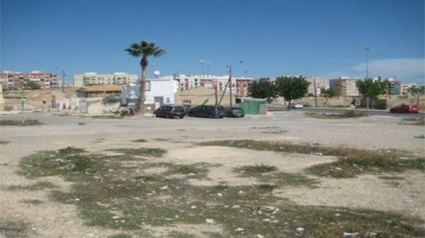Terreno en ronda Oeste de Carrús