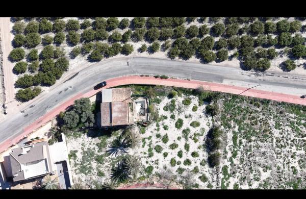 Terreno en camino del Alto del Pino