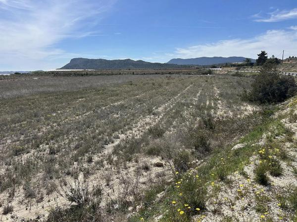 Terreno en Hondón de las Nieves