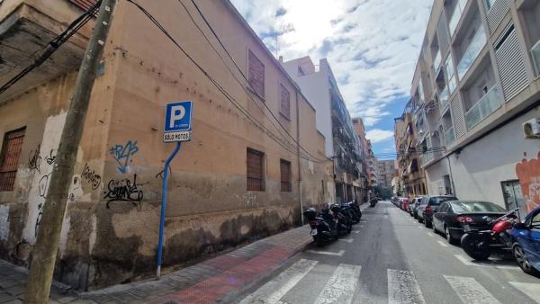Terreno en calle Canónigo Genestar