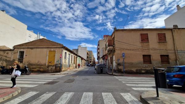 Terreno en calle Canónigo Genestar