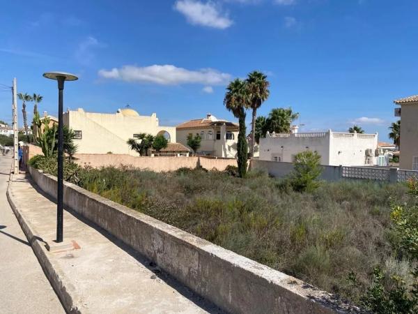 Terreno en calle la Iruela