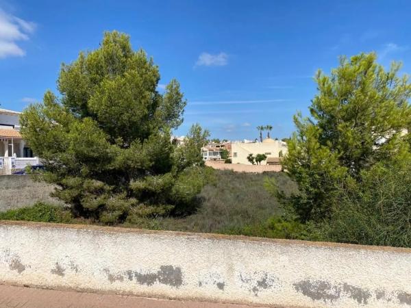 Terreno en calle la Iruela