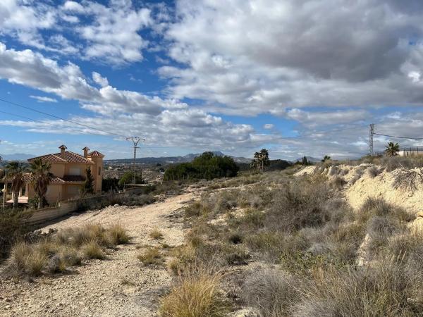 Terreno en calle Pego, 25