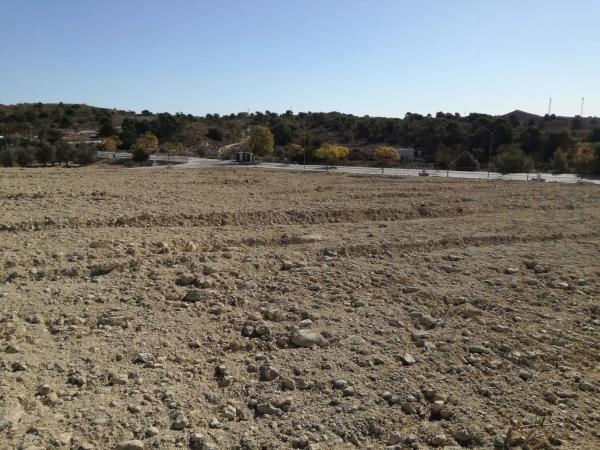 Terreno en calle Piramides, 42