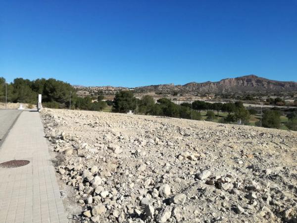 Terreno en calle Piramides, 42