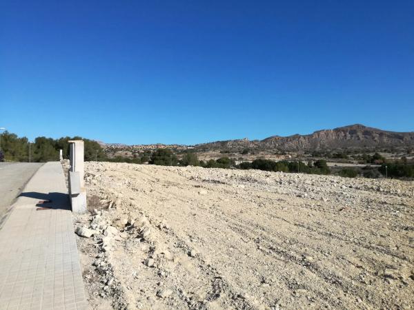 Terreno en calle Piramides, 42