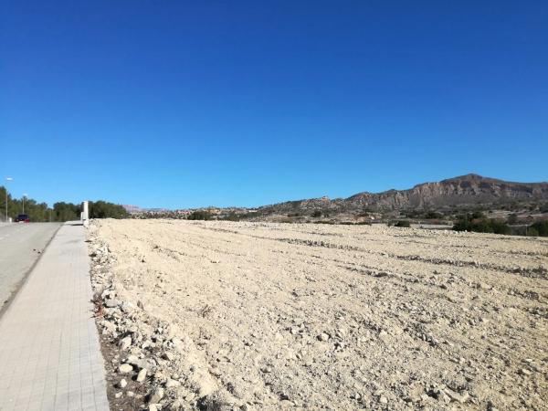 Terreno en calle Piramides, 42