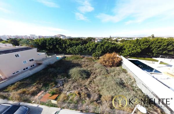 Terreno en calle Enric Valor, 8