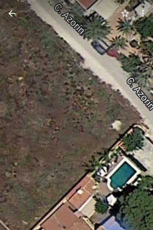 Terreno en calle Azorín