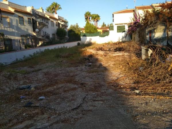 Terreno en calle Antonio Machado