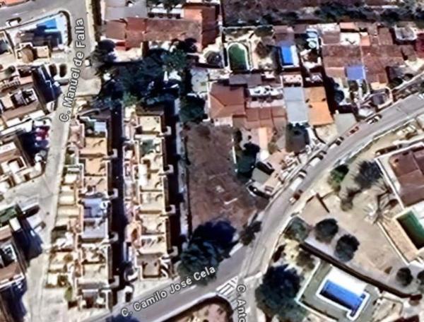 Terreno en calle Antonio Machado