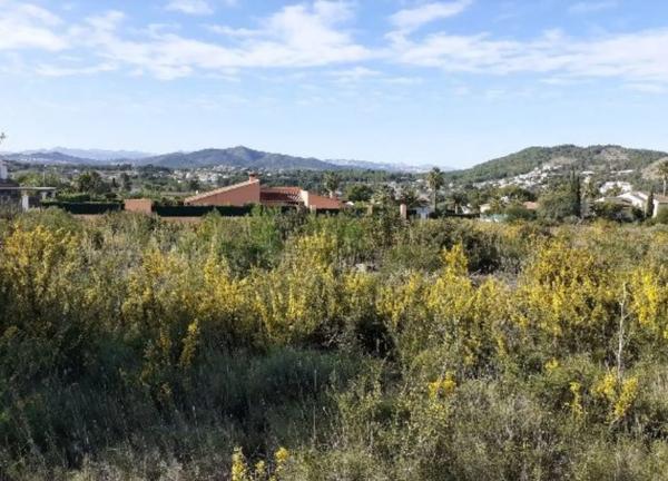 Terreno en calle Jean Ingres