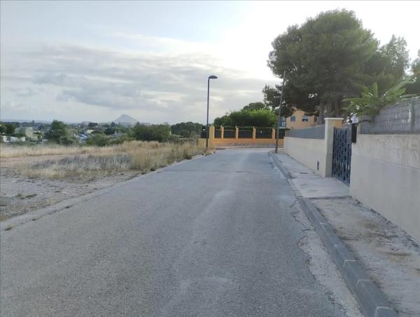 Terreno en calle Ébano