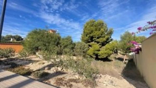 Terreno en calle los Pirineos, 24