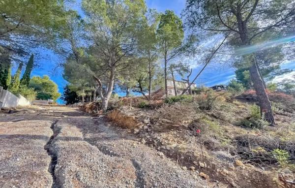 Terreno en calle Bassa