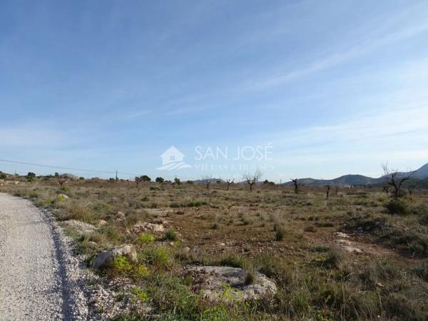 Terreno en Hondón de las Nieves