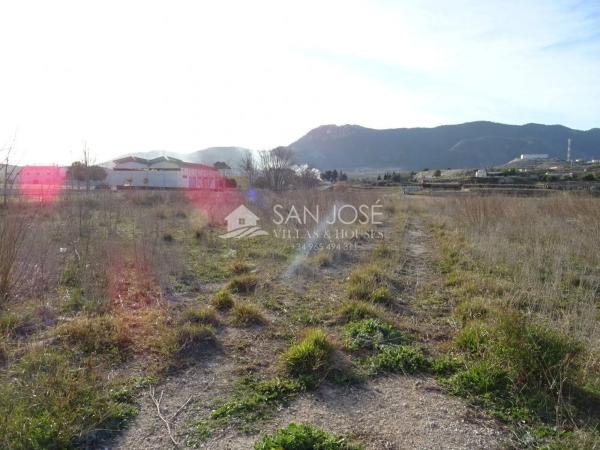 Terreno en Hondón de las Nieves